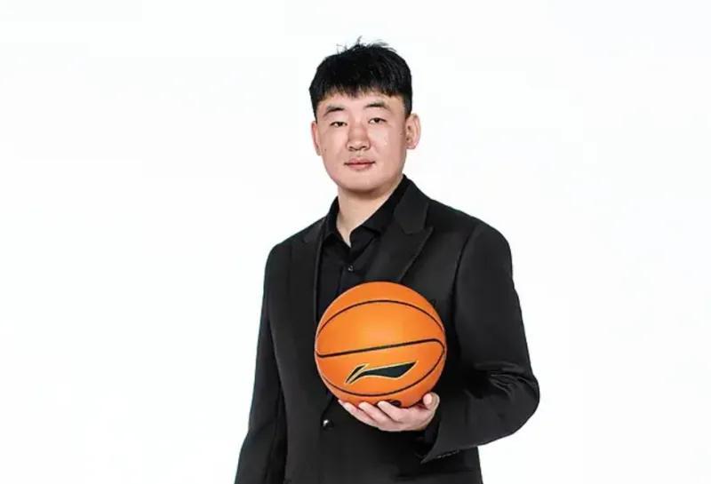 顾全谈揭幕战：平常心学习态度，当新帅会有压力，给足拉塞尔对抗